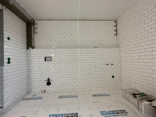 Plattsättning badrum i Söndrum – bild 11